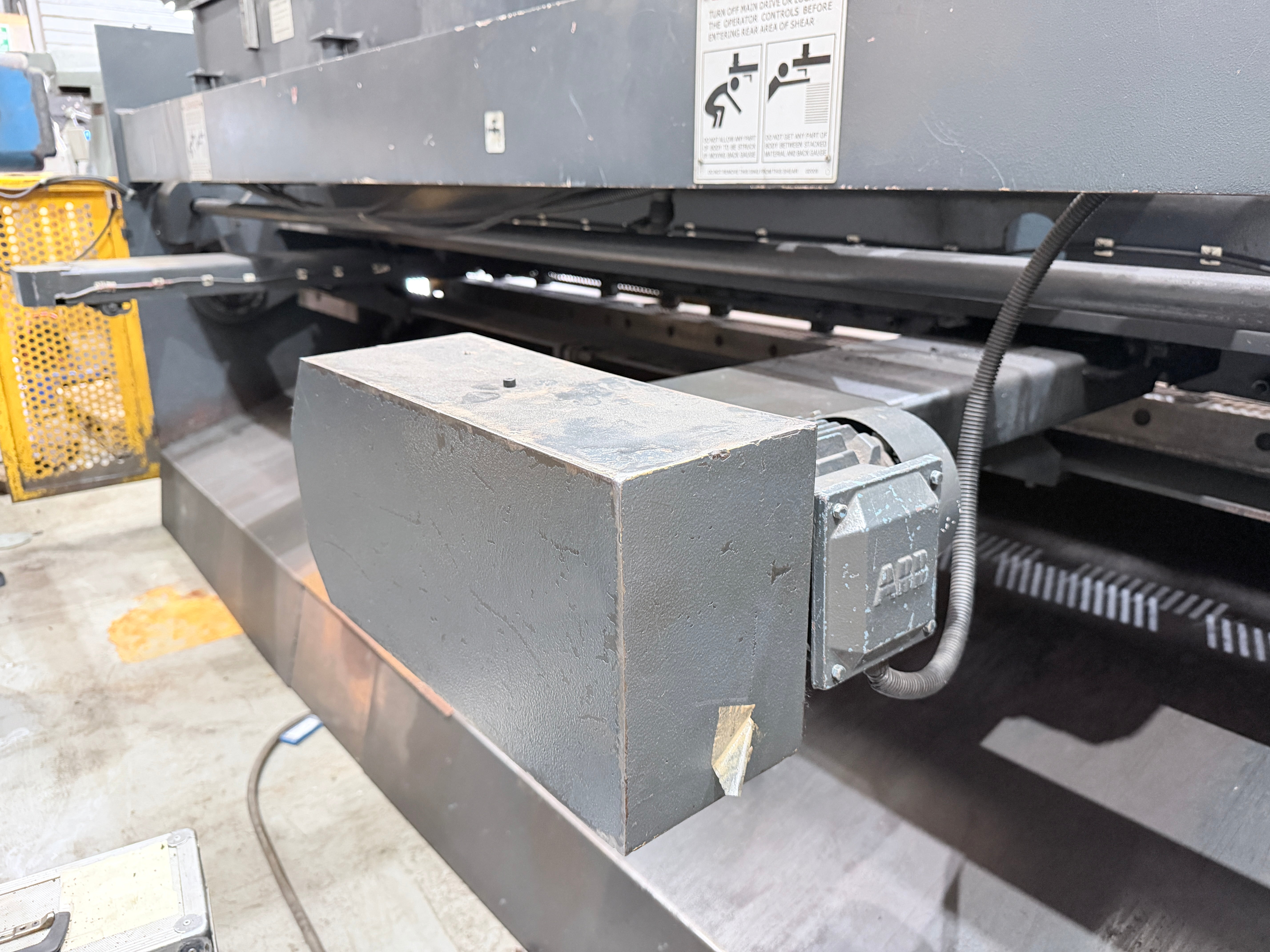 Carter Model QC12K-6 x 3200 Hydraulic Powered Guillotine