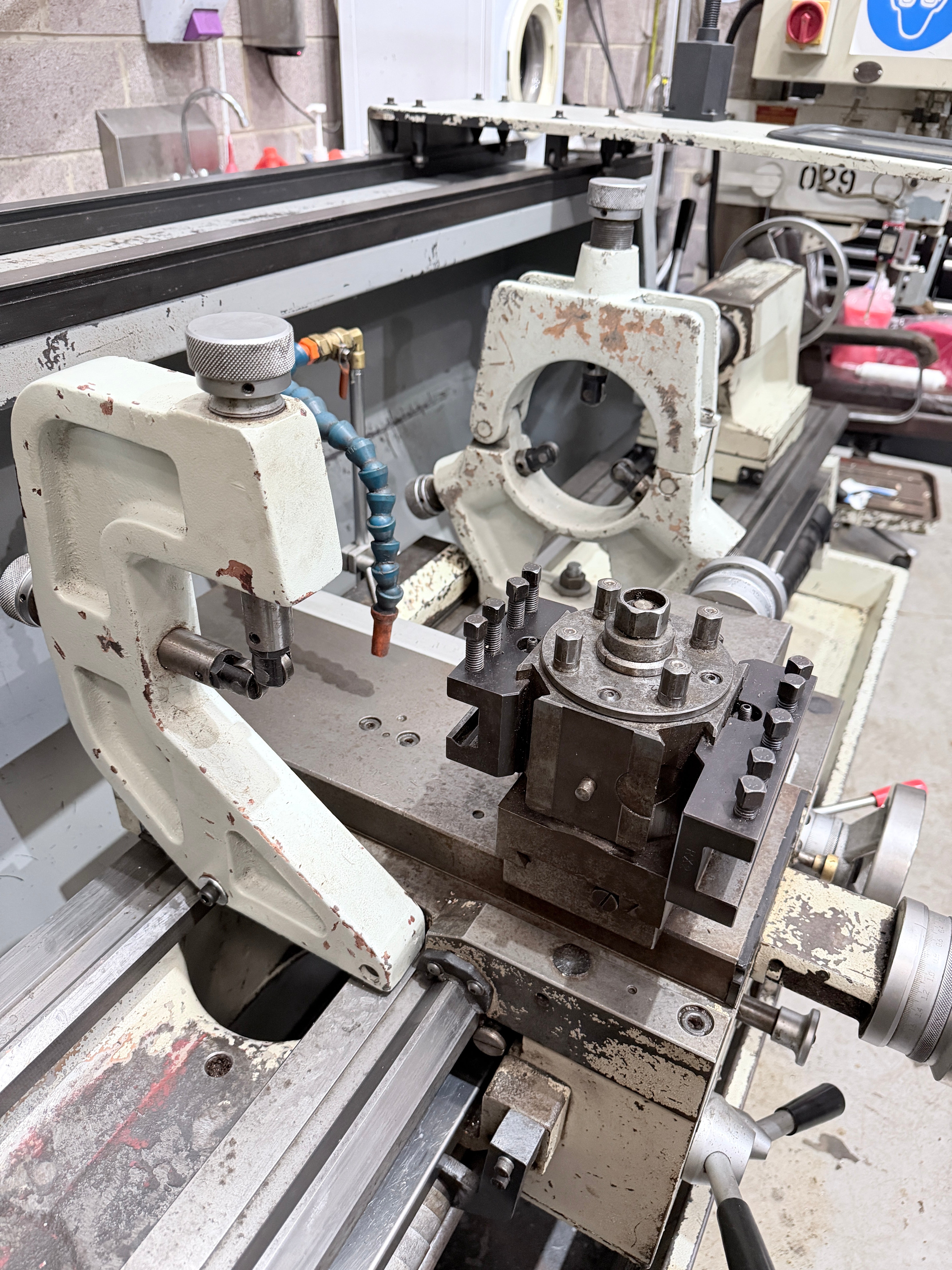 2006 XYZ 1550VS Gap Bed Centre Lathe