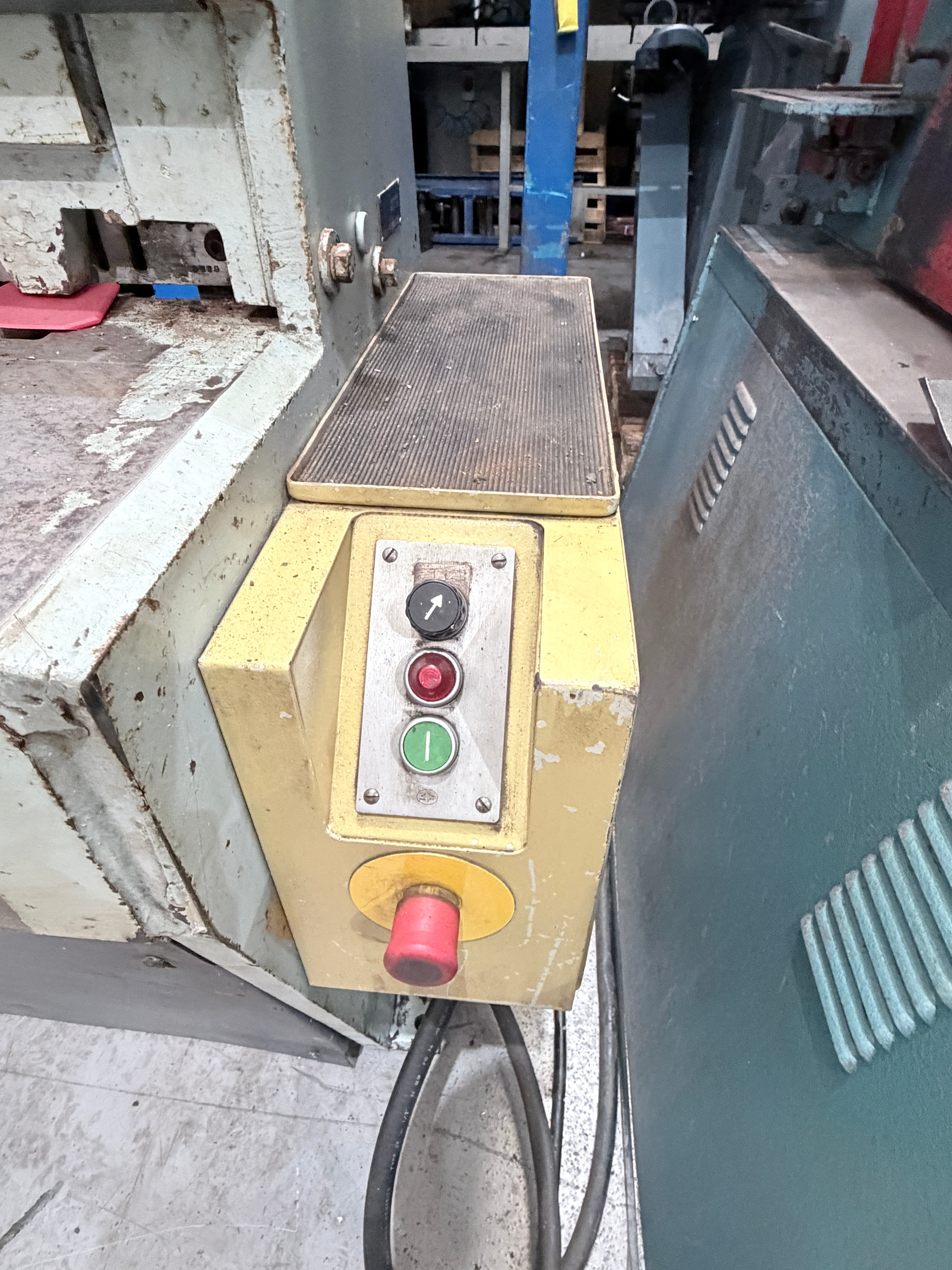 Edwards Truecut DD 2550mm x 3.25mm Guillotine