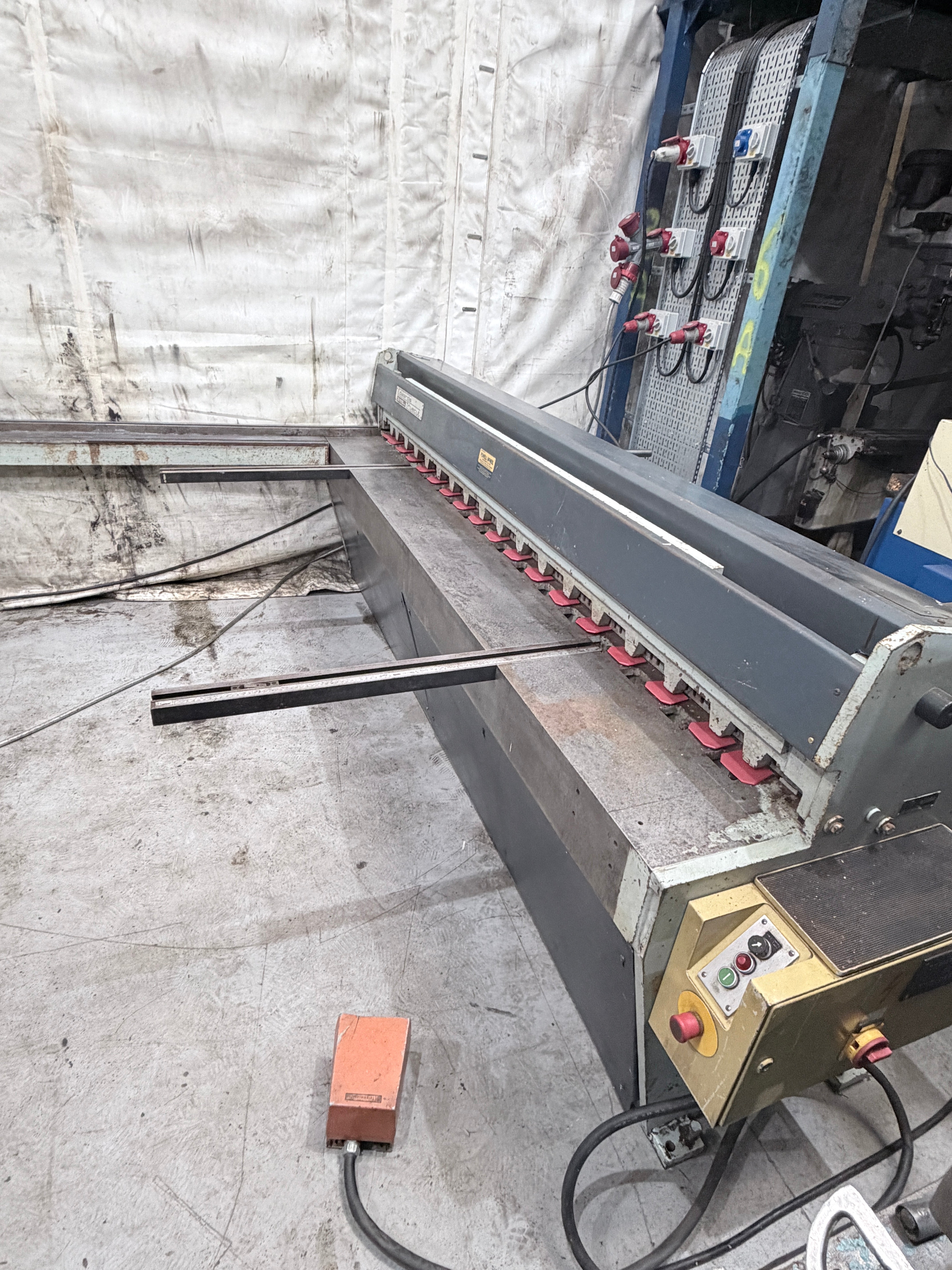 Edwards Truecut DD 2550mm x 3.25mm Guillotine