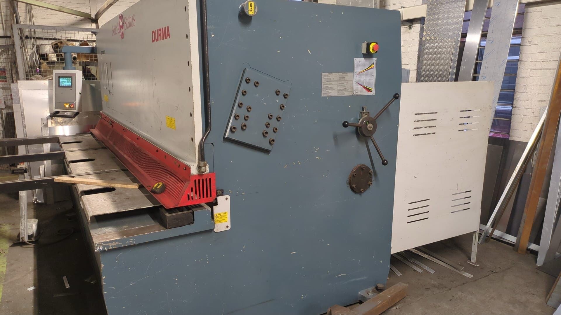 2017 Durma SBT 3013 3m x 13mm Guillotine