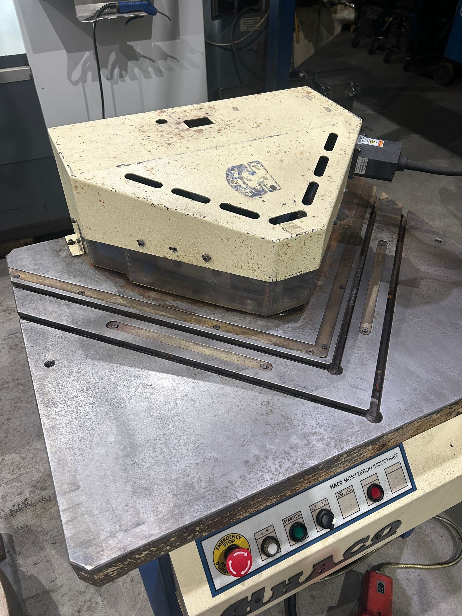 Haco Maxi 250/6 Corner Notcher