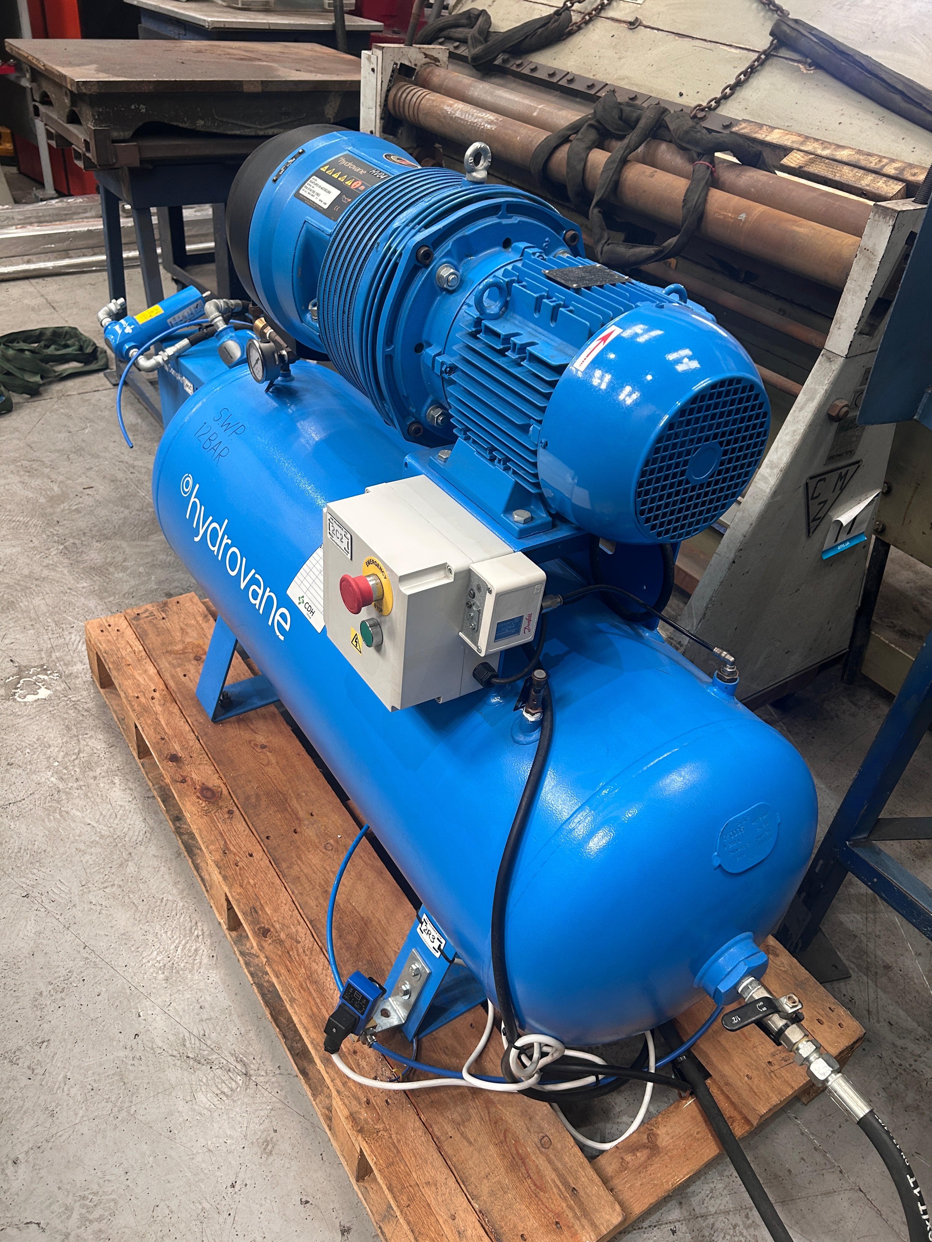 Hydrovane HV04 Rotary Vane Air Compressor Mounted  200L Air Receiver