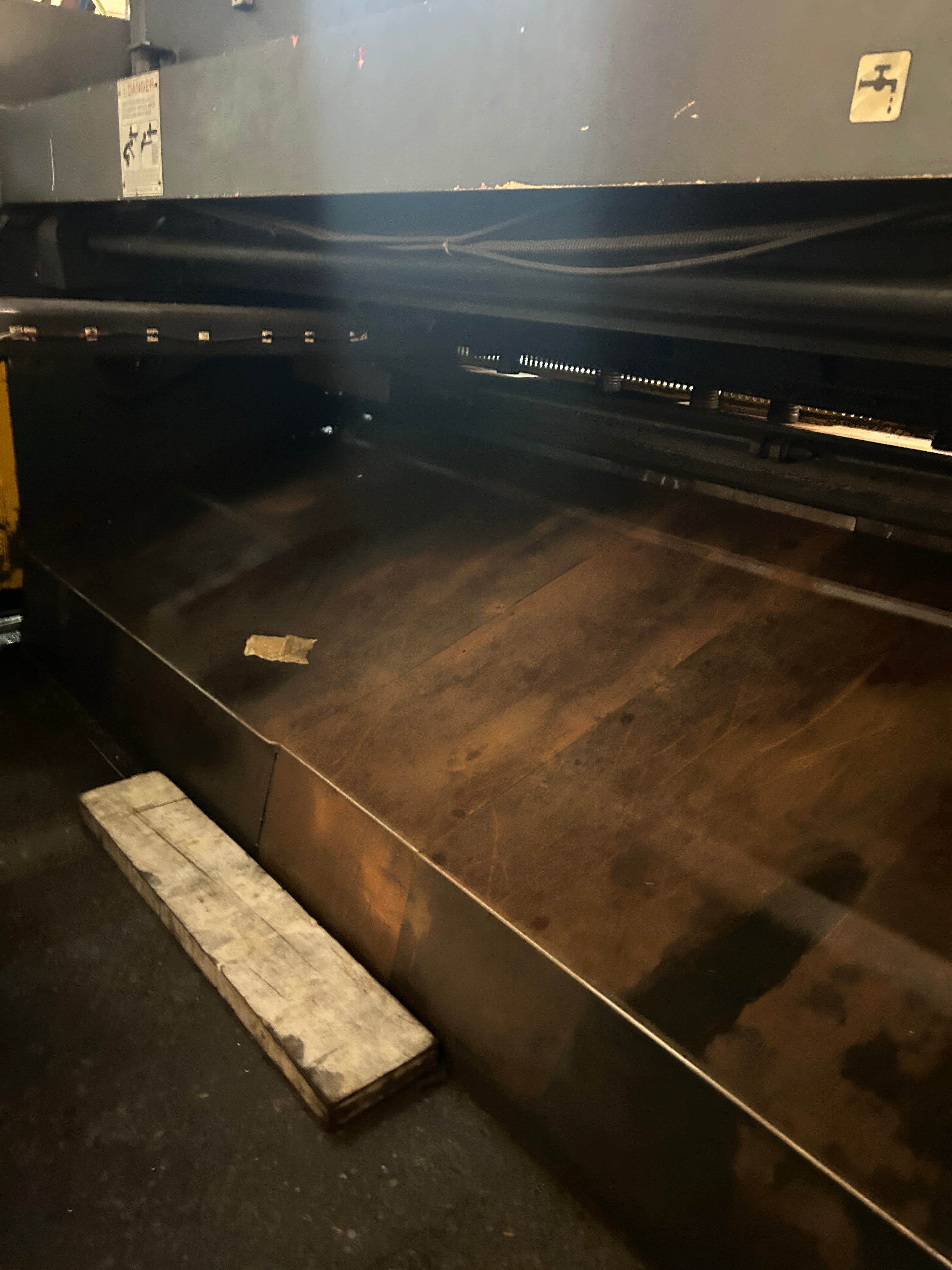 Carter Model QC12K-6 x 3200 Hydraulic Powered Guillotine