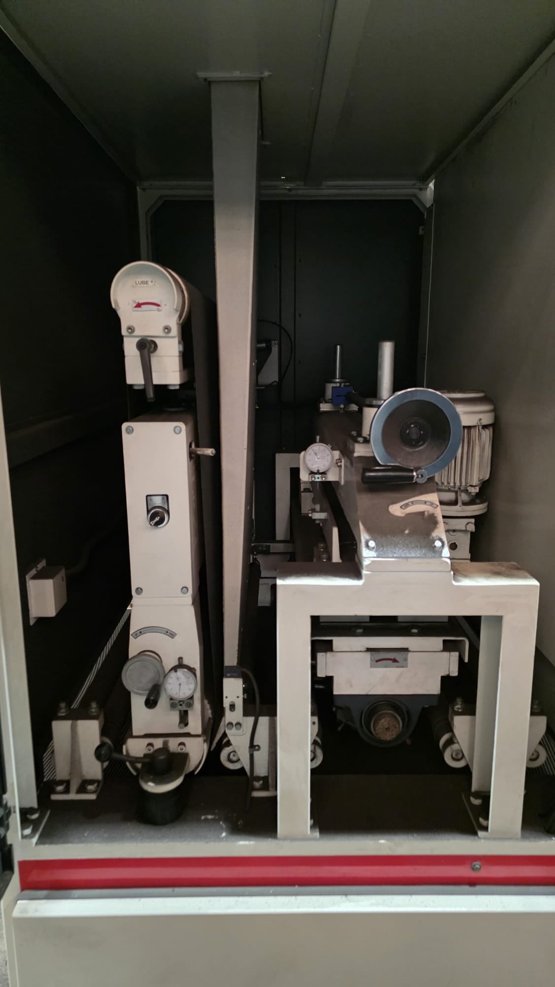 Timesaver 22 Series 900 -HW  Heavy Slag Removal, Deburring, and Finishing Machine