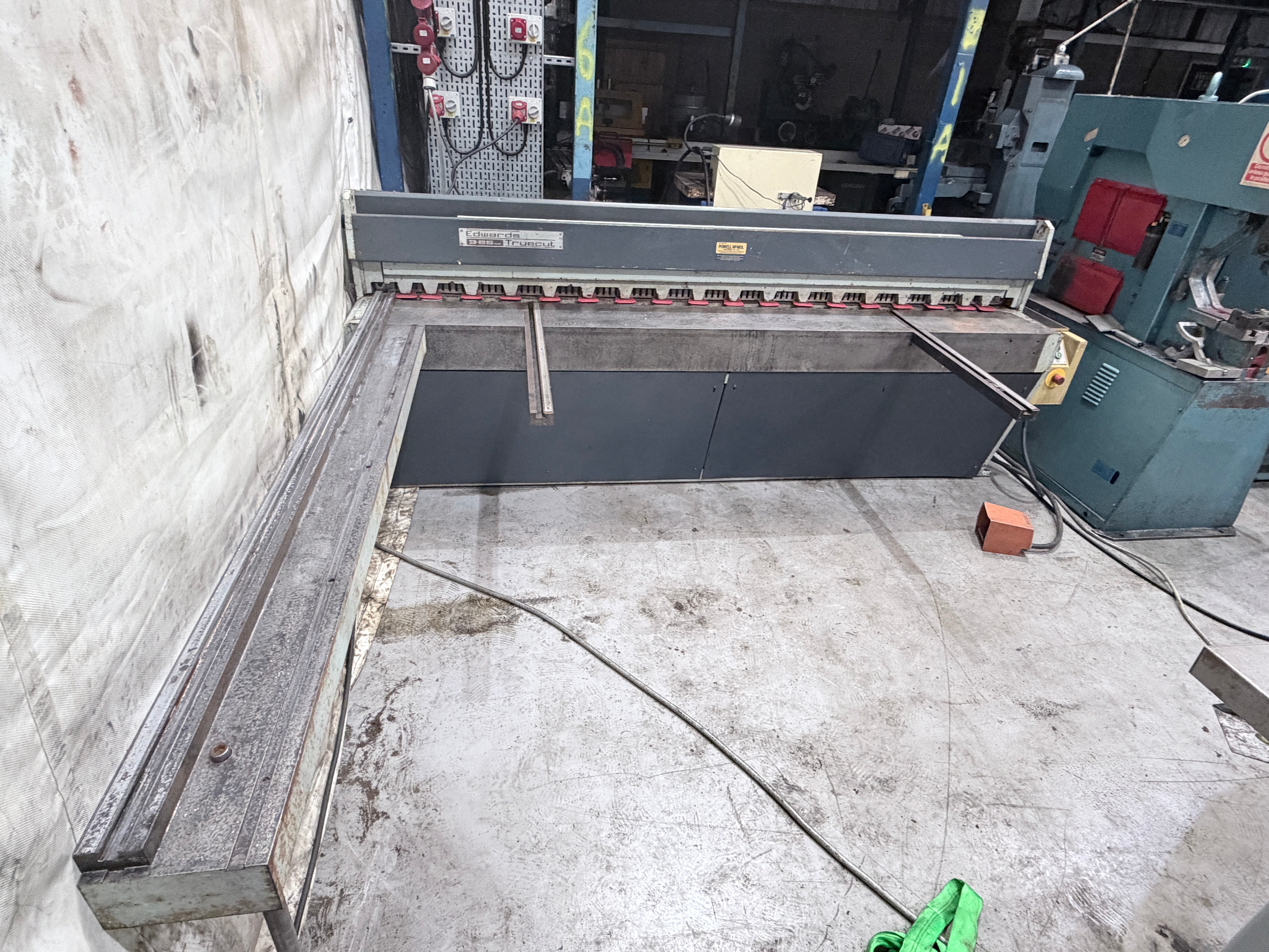 Edwards Truecut DD 2550mm x 3.25mm Guillotine