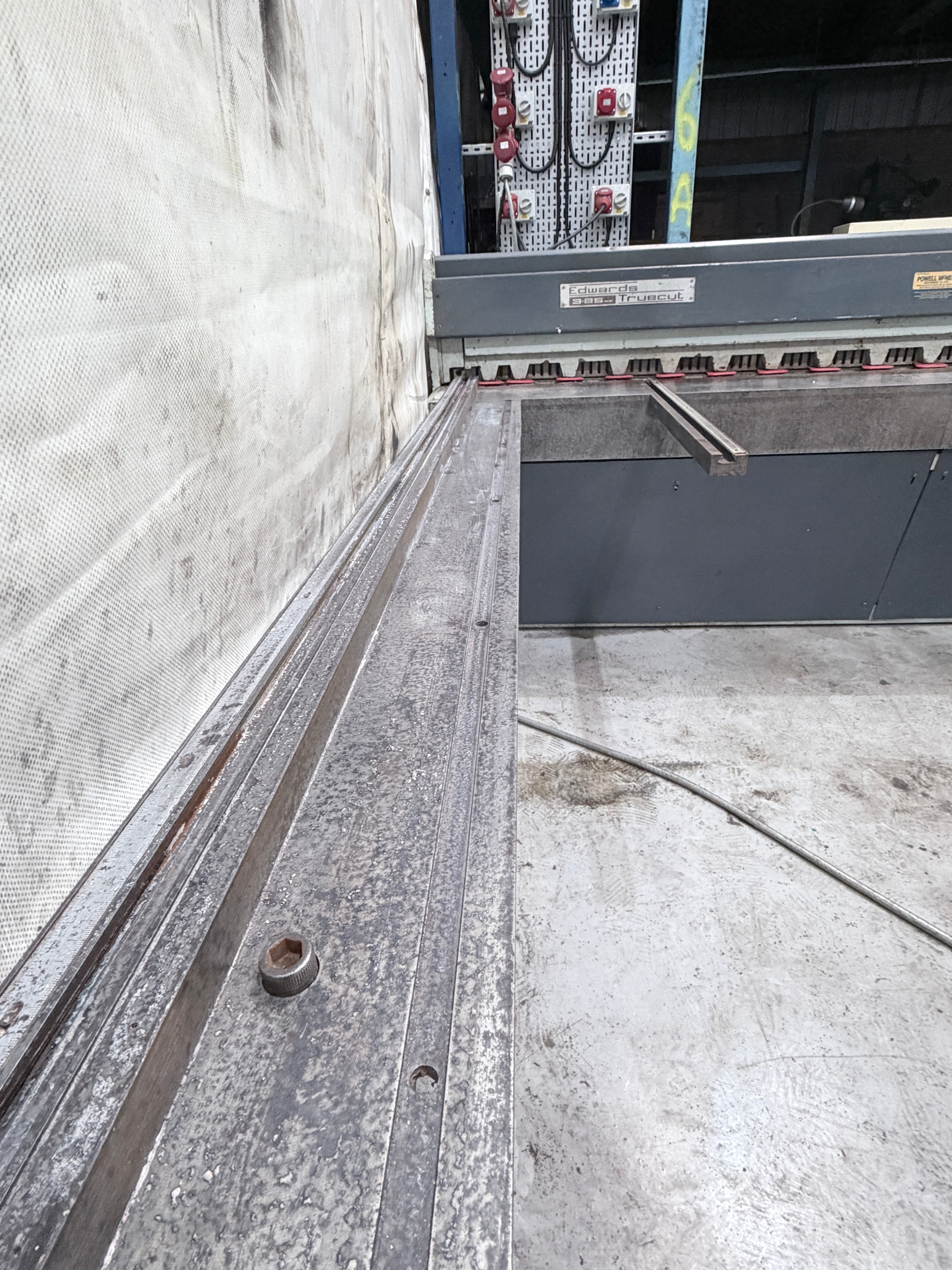 Edwards Truecut DD 2550mm x 3.25mm Guillotine