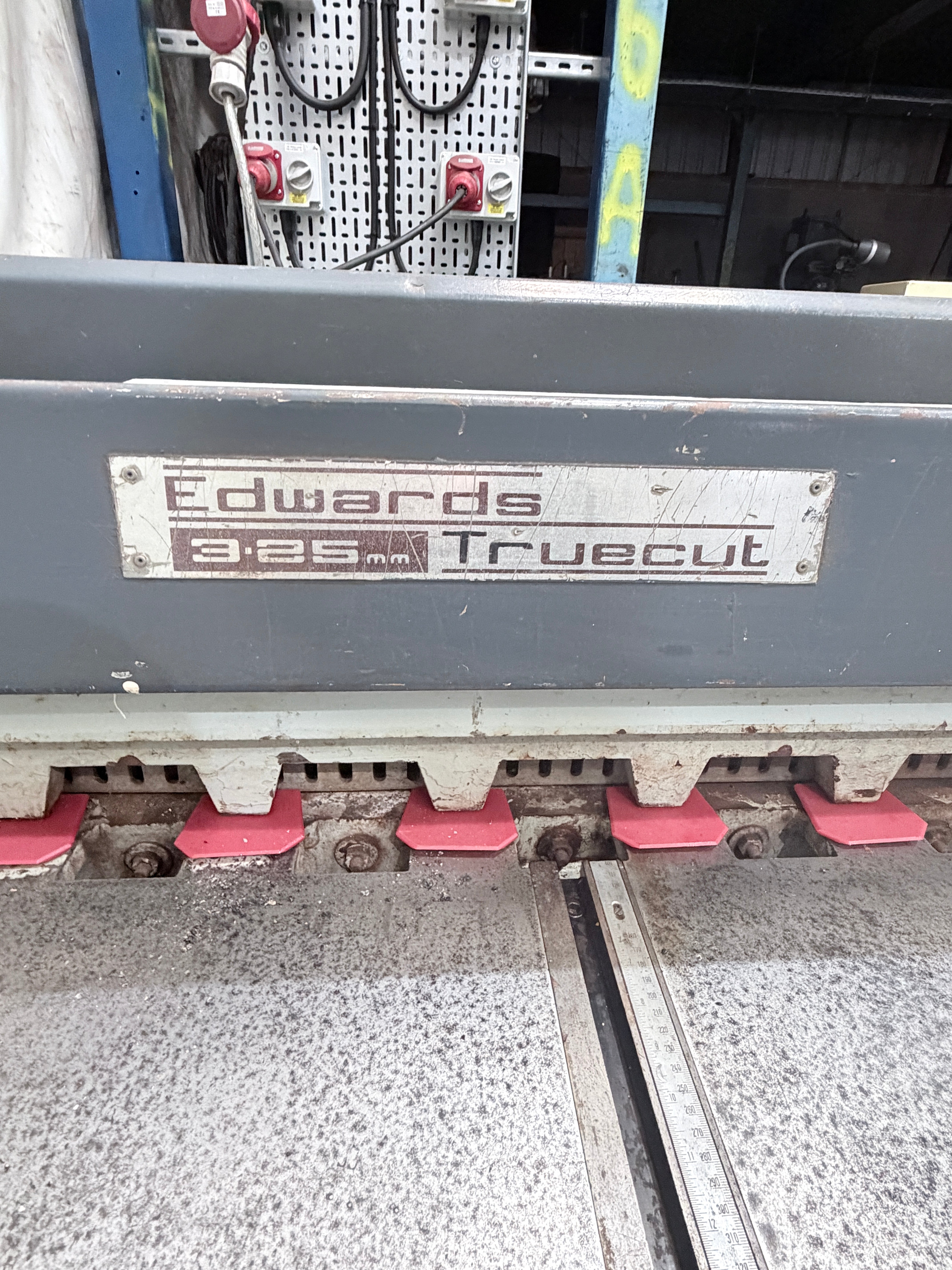 Edwards Truecut DD 2550mm x 3.25mm Guillotine