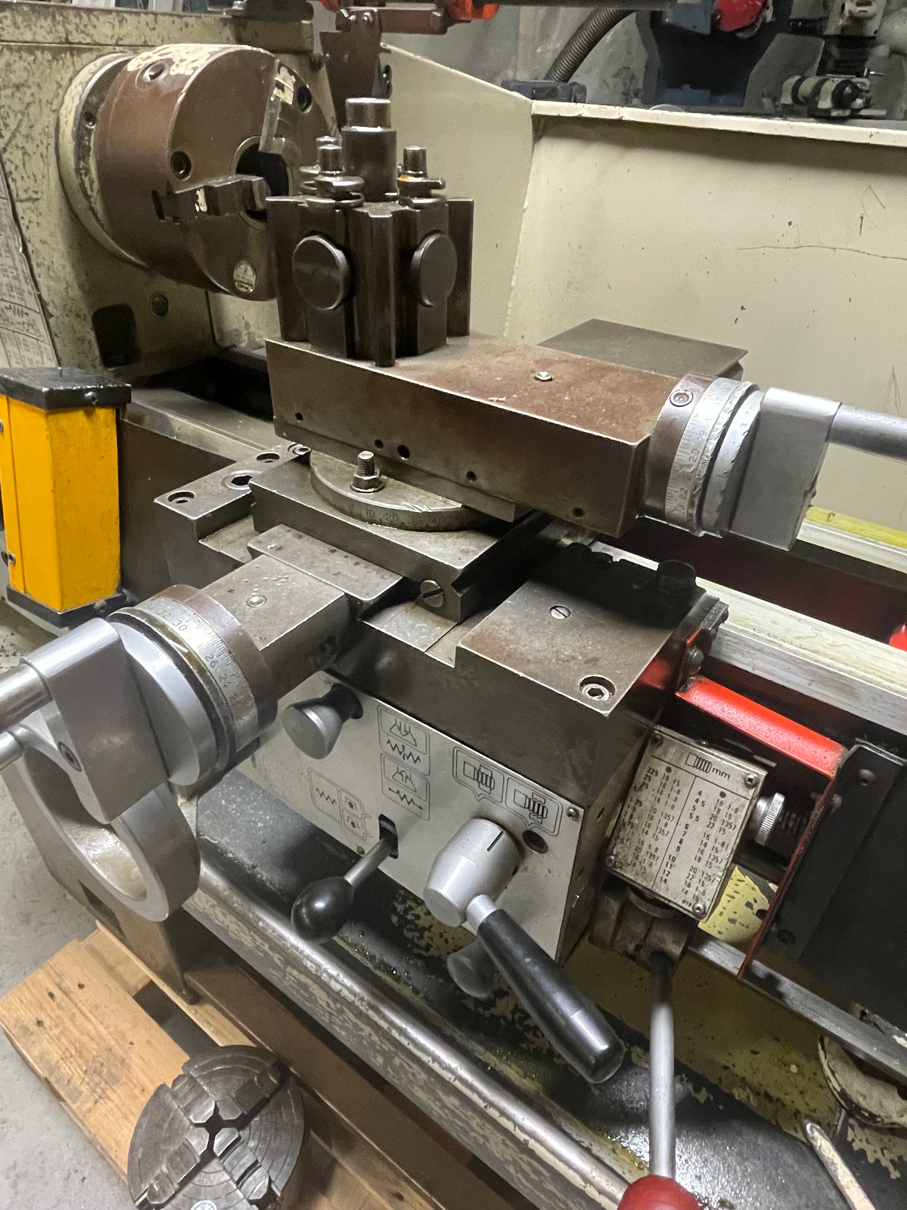 HARRISON  M300 13" x 25" CENTRE LATHE