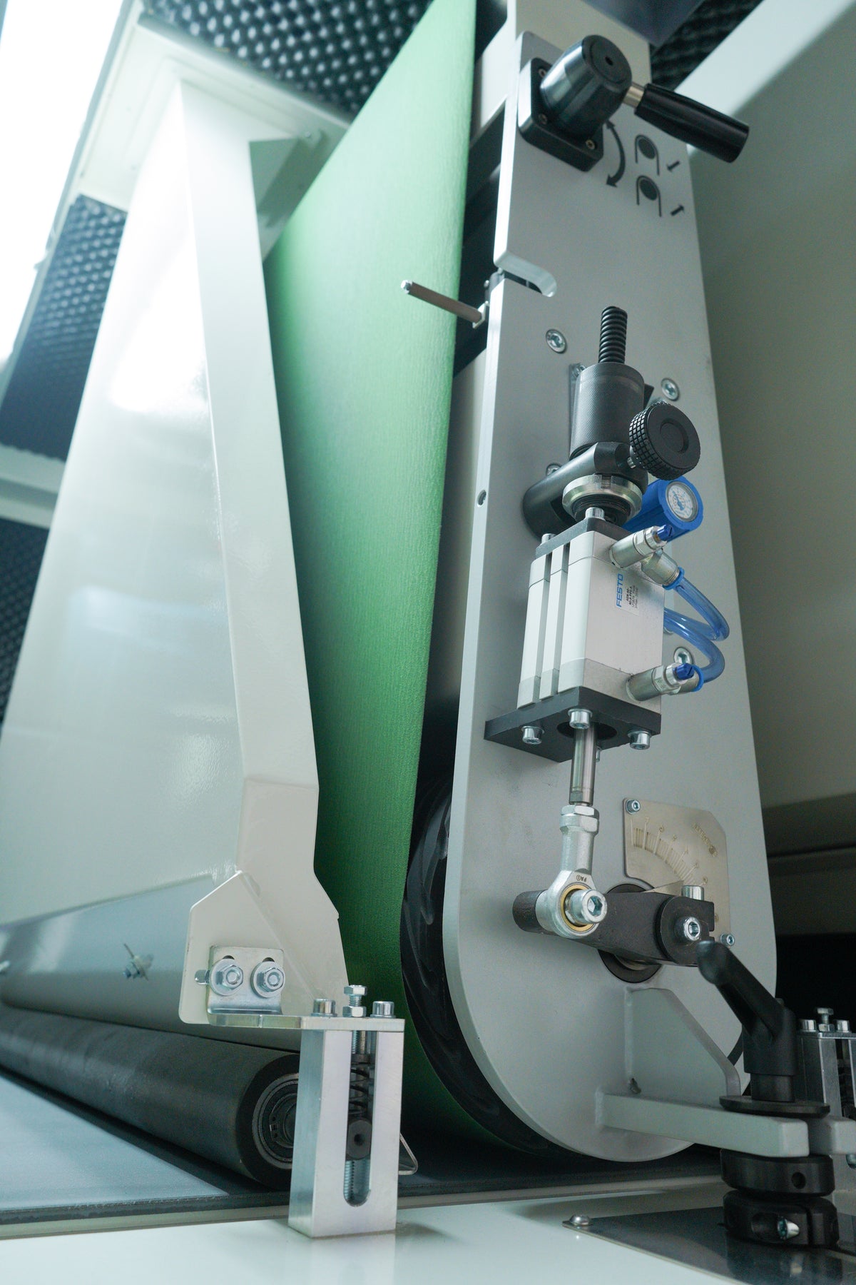 NS Maquinas DM1100 ZC EVO Sheet Metal Deburring and Edge Rounding Mach ...
